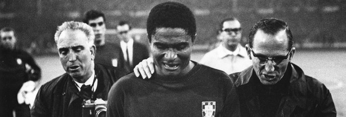 Eusébio Eusébio chora após derrota para Inglaterra na Copa do Mundo de 1966