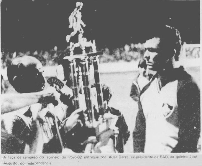 Entrega da Taça do Torneio do Povo do futebol acreano de 1982