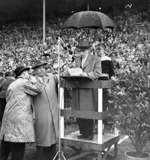 Jules Rimet em discurso na vit�ria da Alemanha sobre a Hungria na Copa do Mundo de 1954