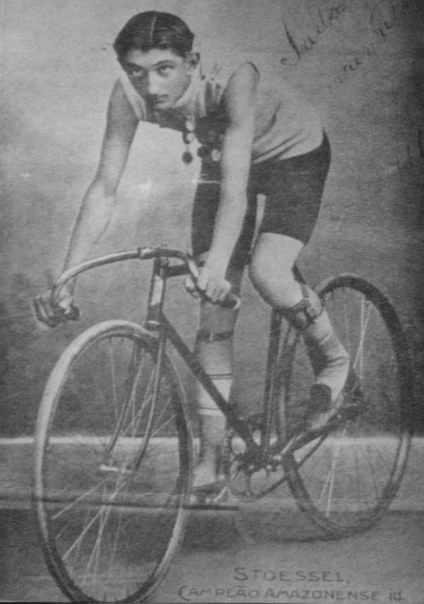 Deodoro Freire Stoessel, ciclista, fundador e atacante do Racing Amazonense