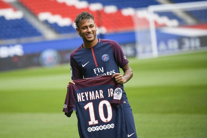 Neymar com camisa do PSG