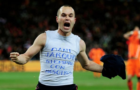 Iniesta comemora o titulo