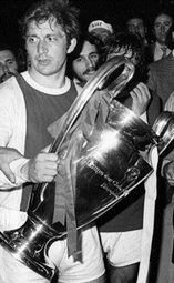 Troféu erguido pelo Ajax nos anos 70