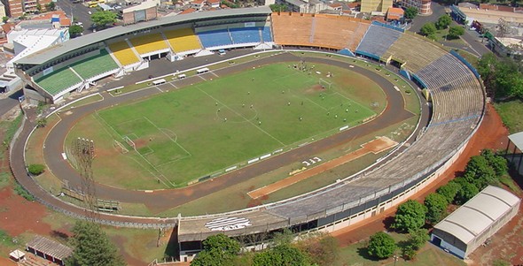 Vista aérea do estádio Palma Travassos em 2011