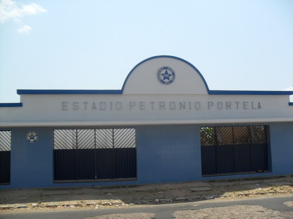 Entrada do estádio Petrônio Portela