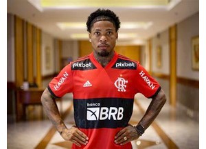 Marinho com a camisa do Flamengo