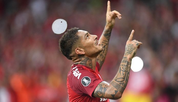 Guerrero comemora um dos gols contra o Palestino